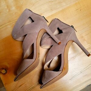 VINCE CAMUTO HEELS